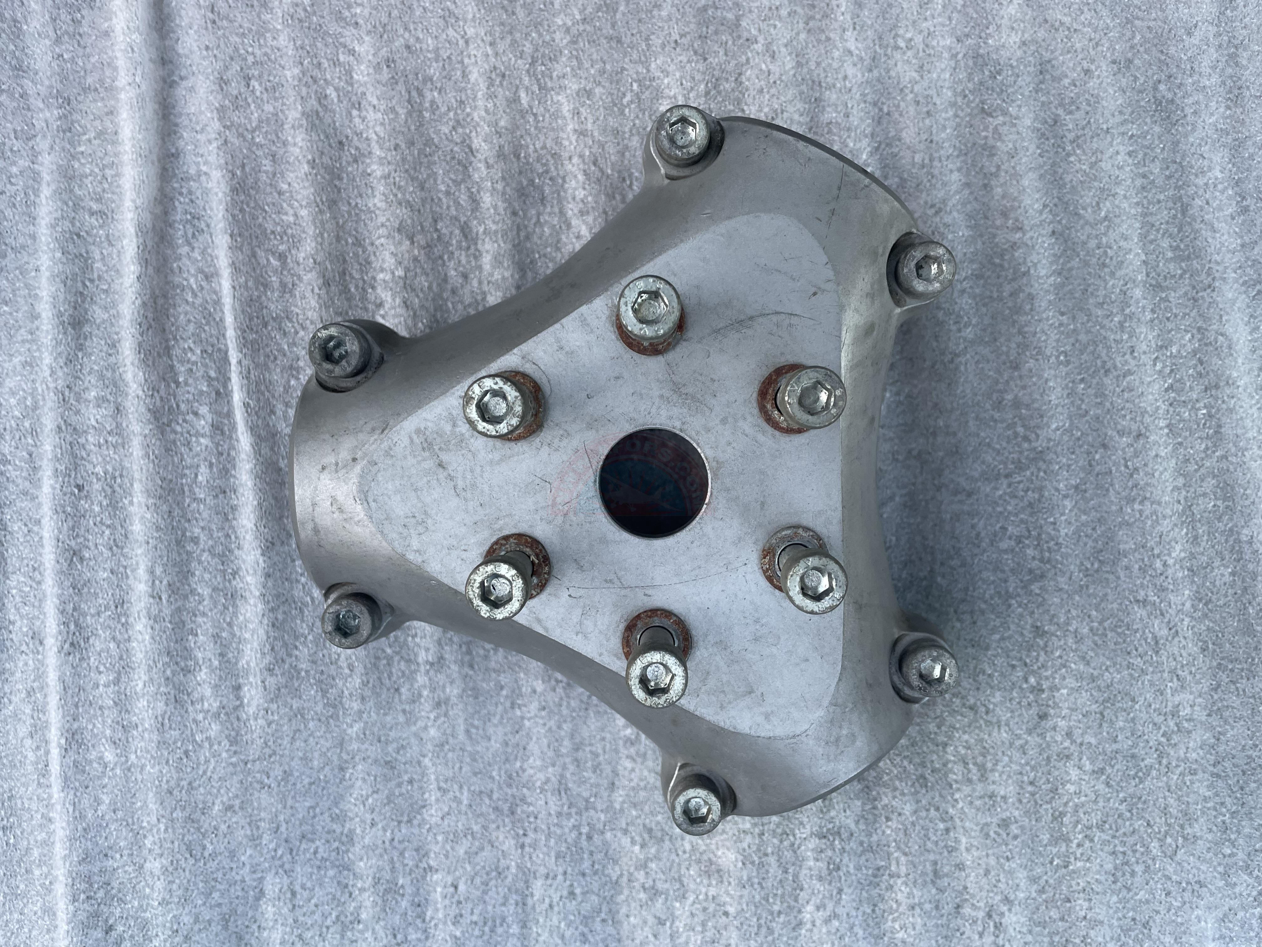 The sun shines on the mountains and trees (by Adam Kool on Unsplash)