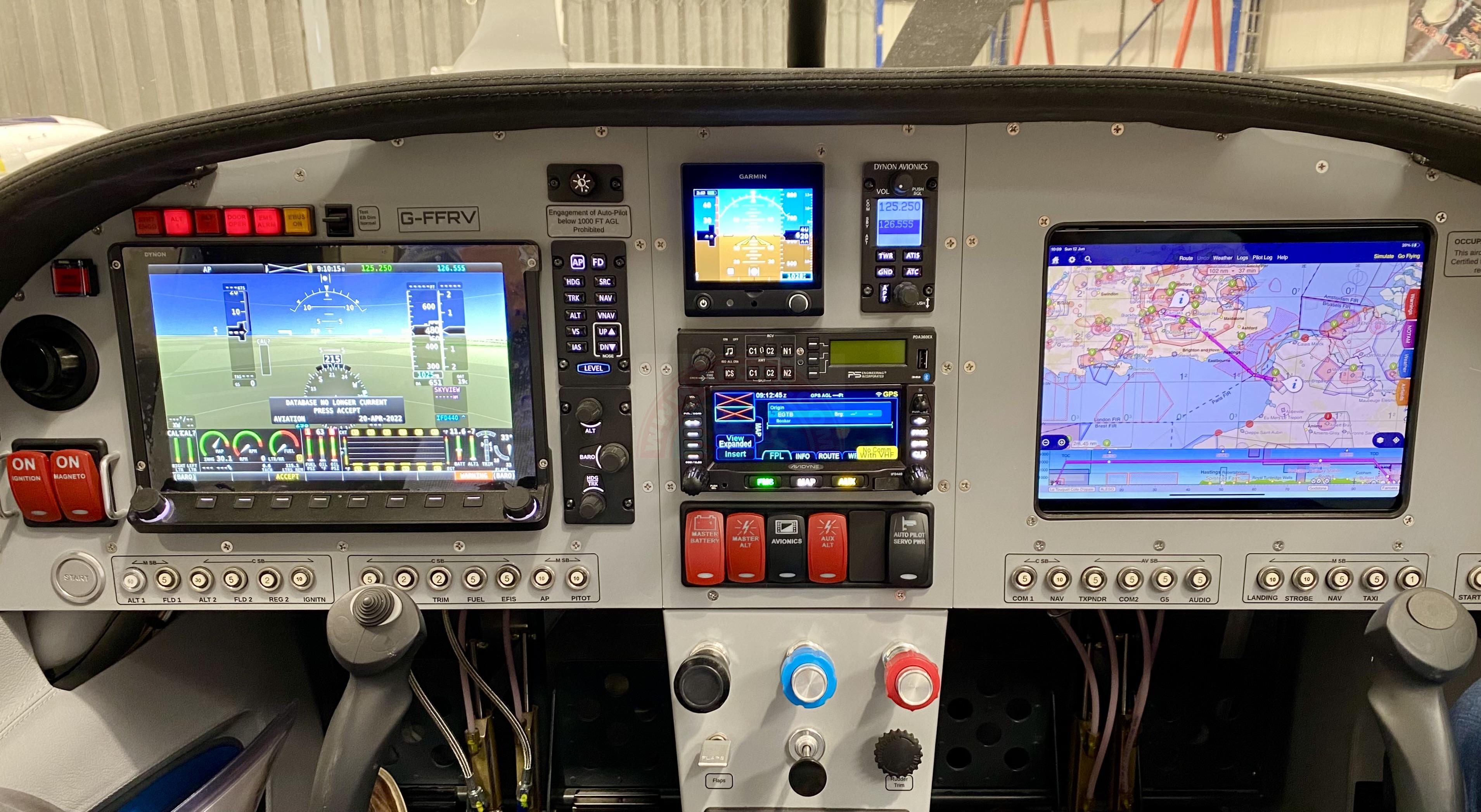 The sun shines on the mountains and trees (by Adam Kool on Unsplash)