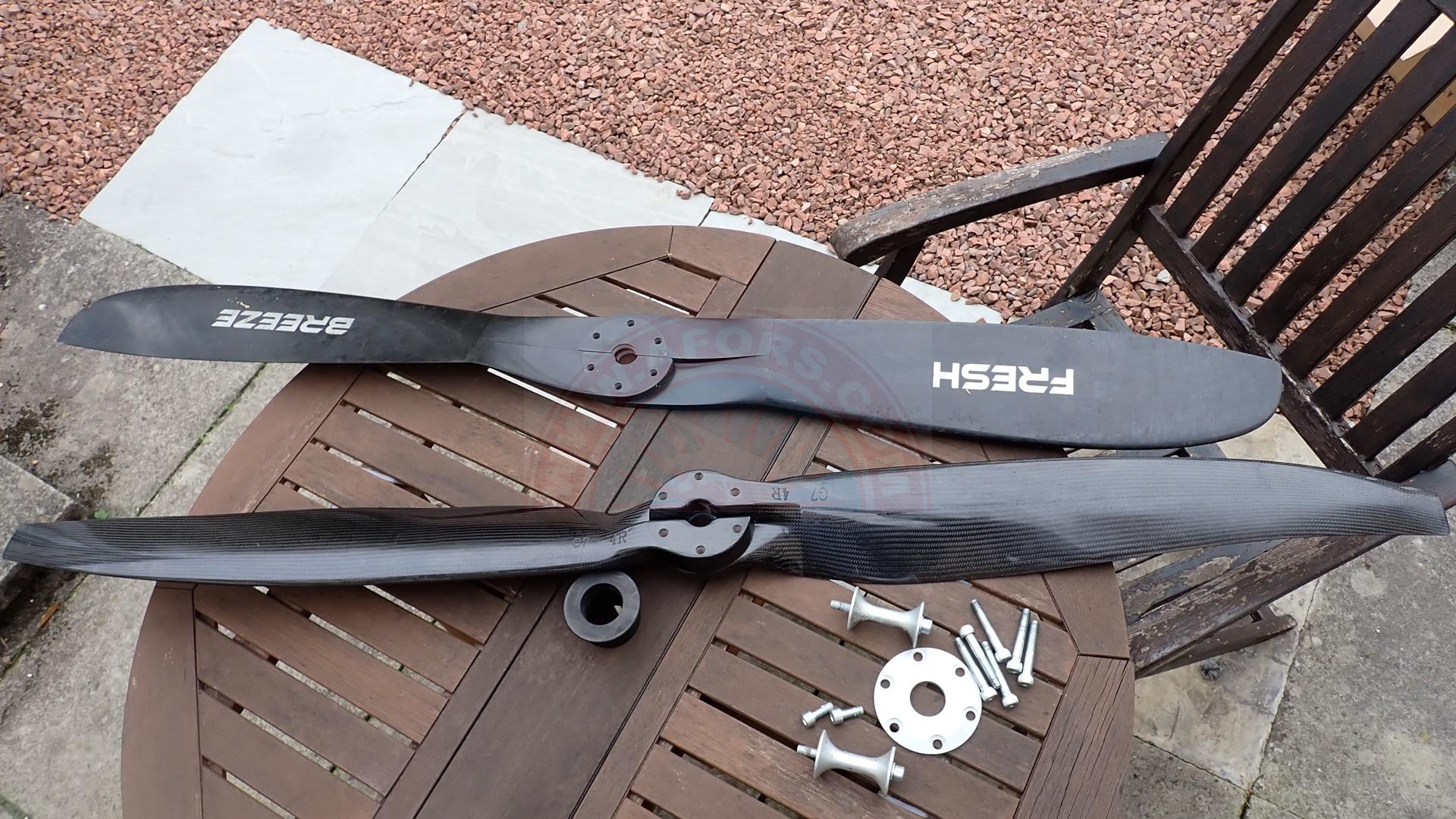 The sun shines on the mountains and trees (by Adam Kool on Unsplash)