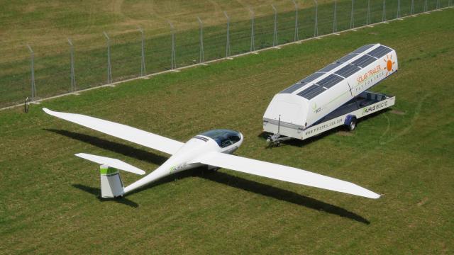 Solar Trailer / Hangar