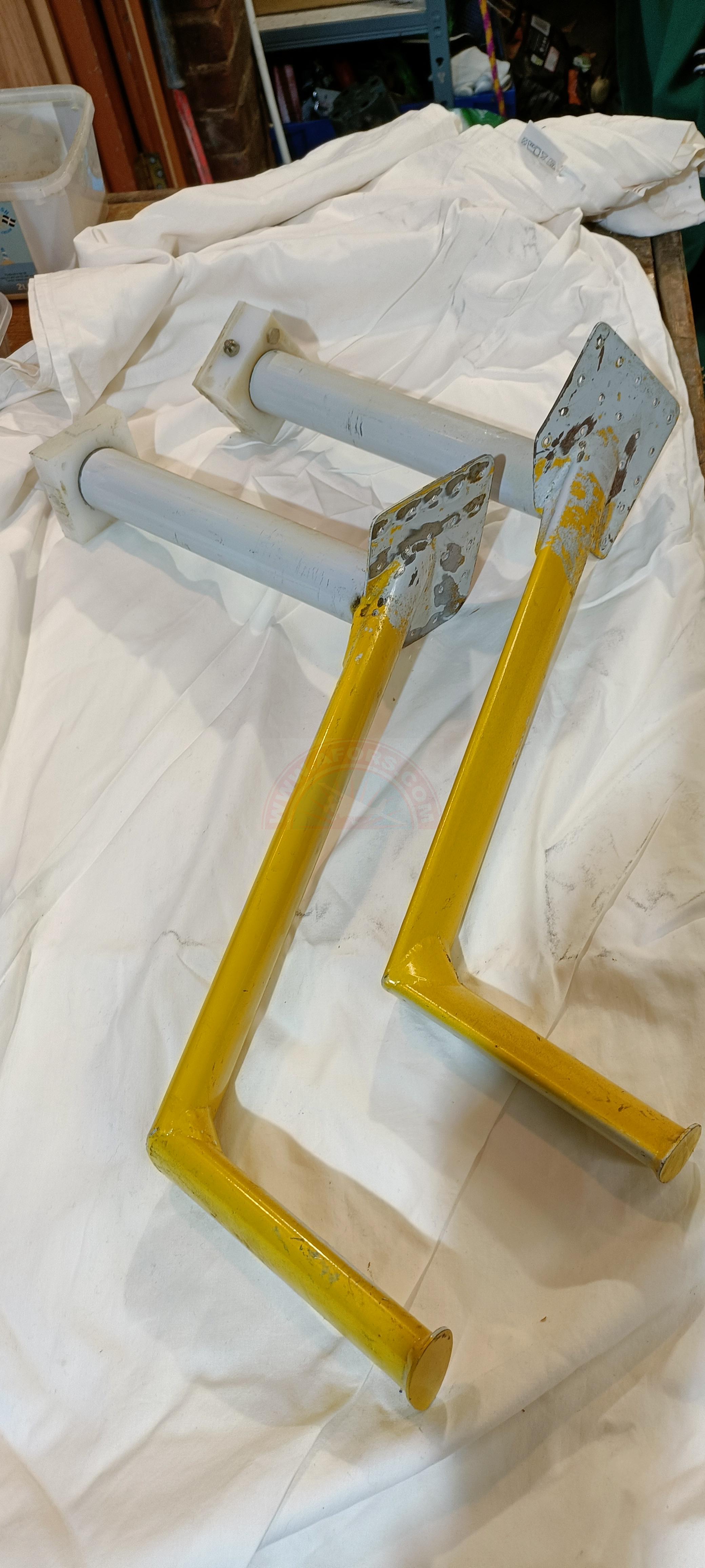 Pair of steps for RV 6/7/9A