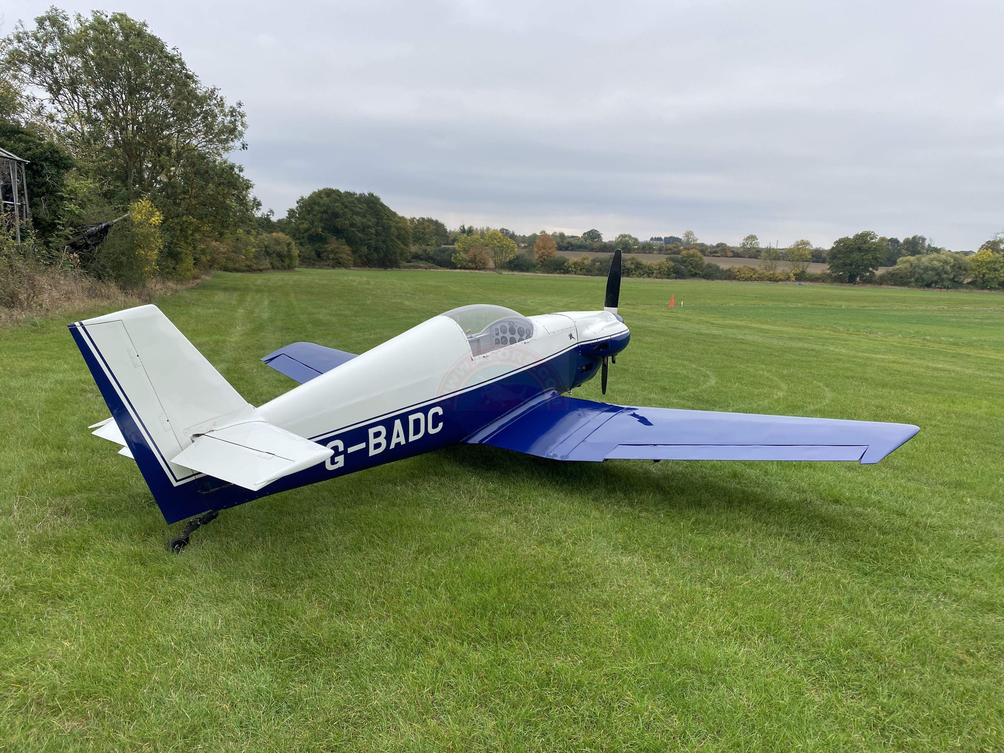 The sun shines on the mountains and trees (by Adam Kool on Unsplash)