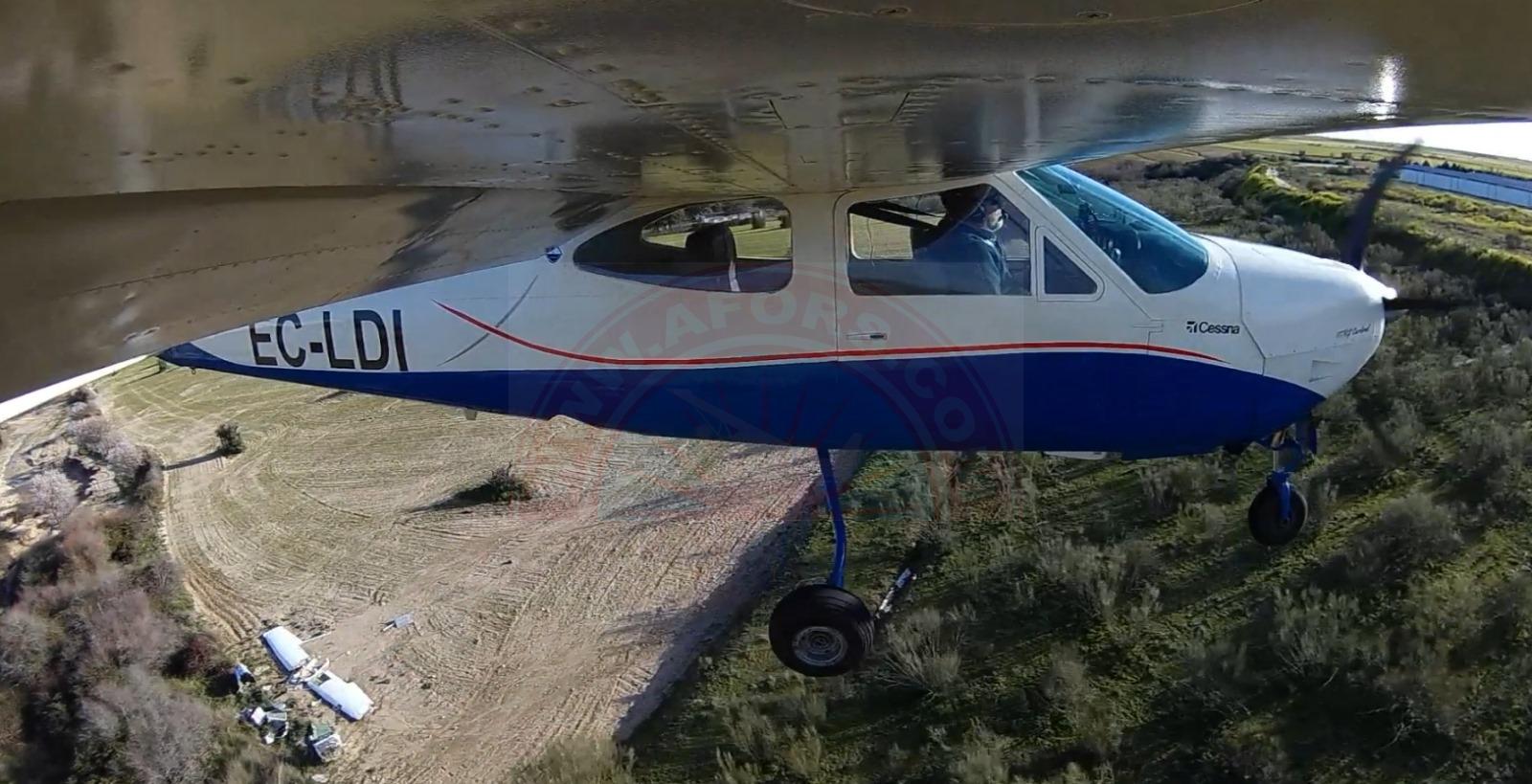 The sun shines on the mountains and trees (by Adam Kool on Unsplash)