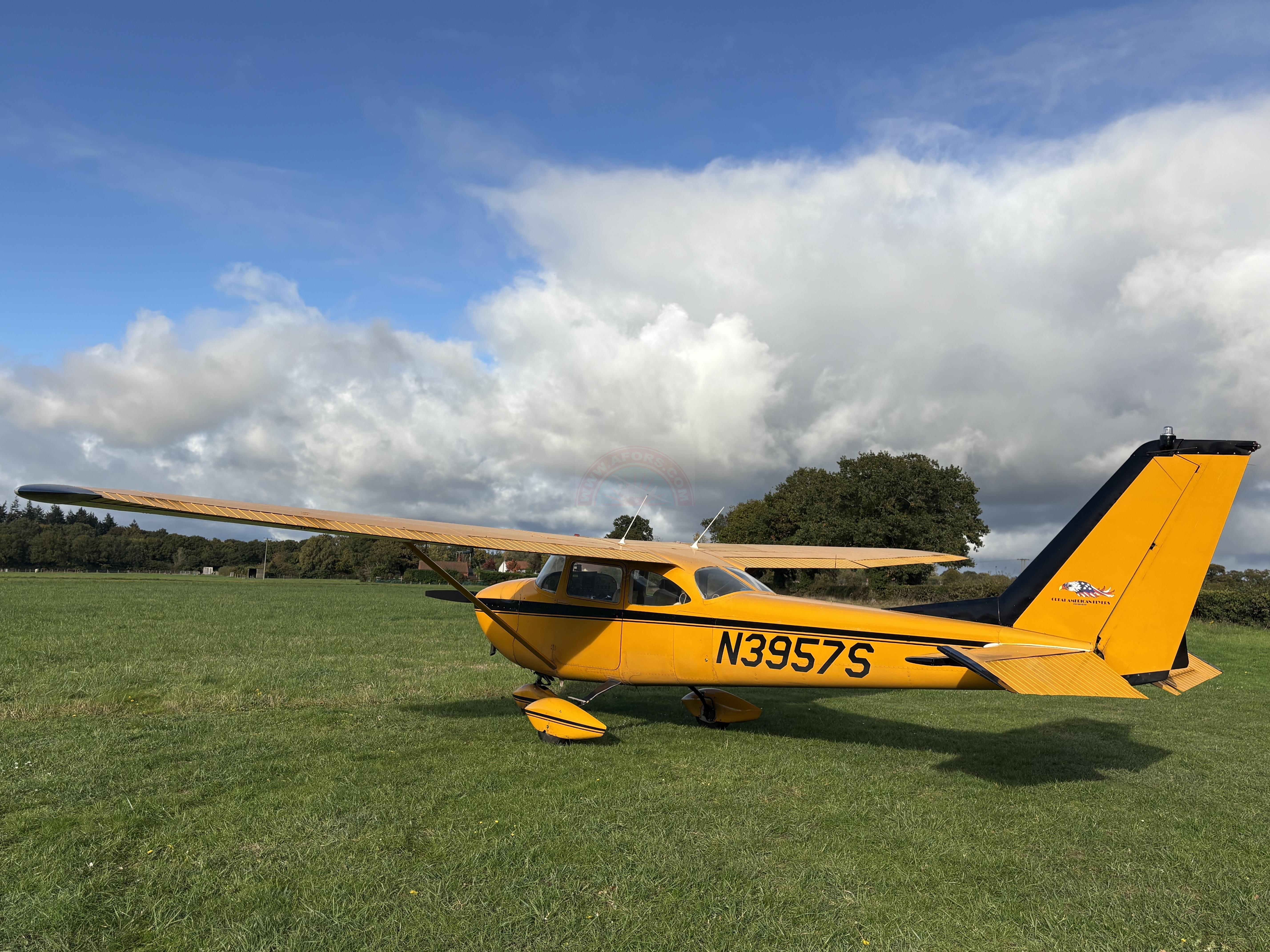The sun shines on the mountains and trees (by Adam Kool on Unsplash)