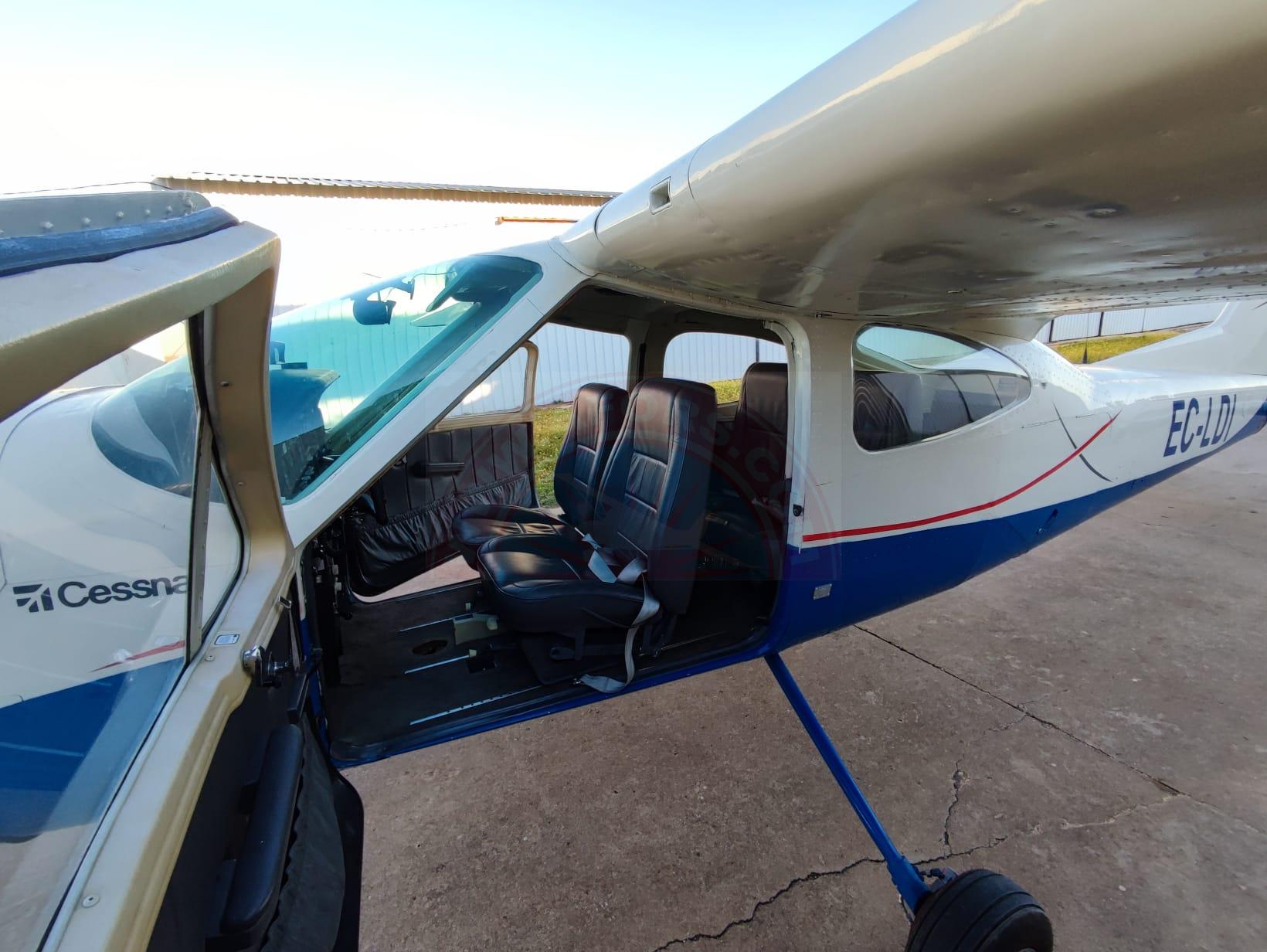 The sun shines on the mountains and trees (by Adam Kool on Unsplash)