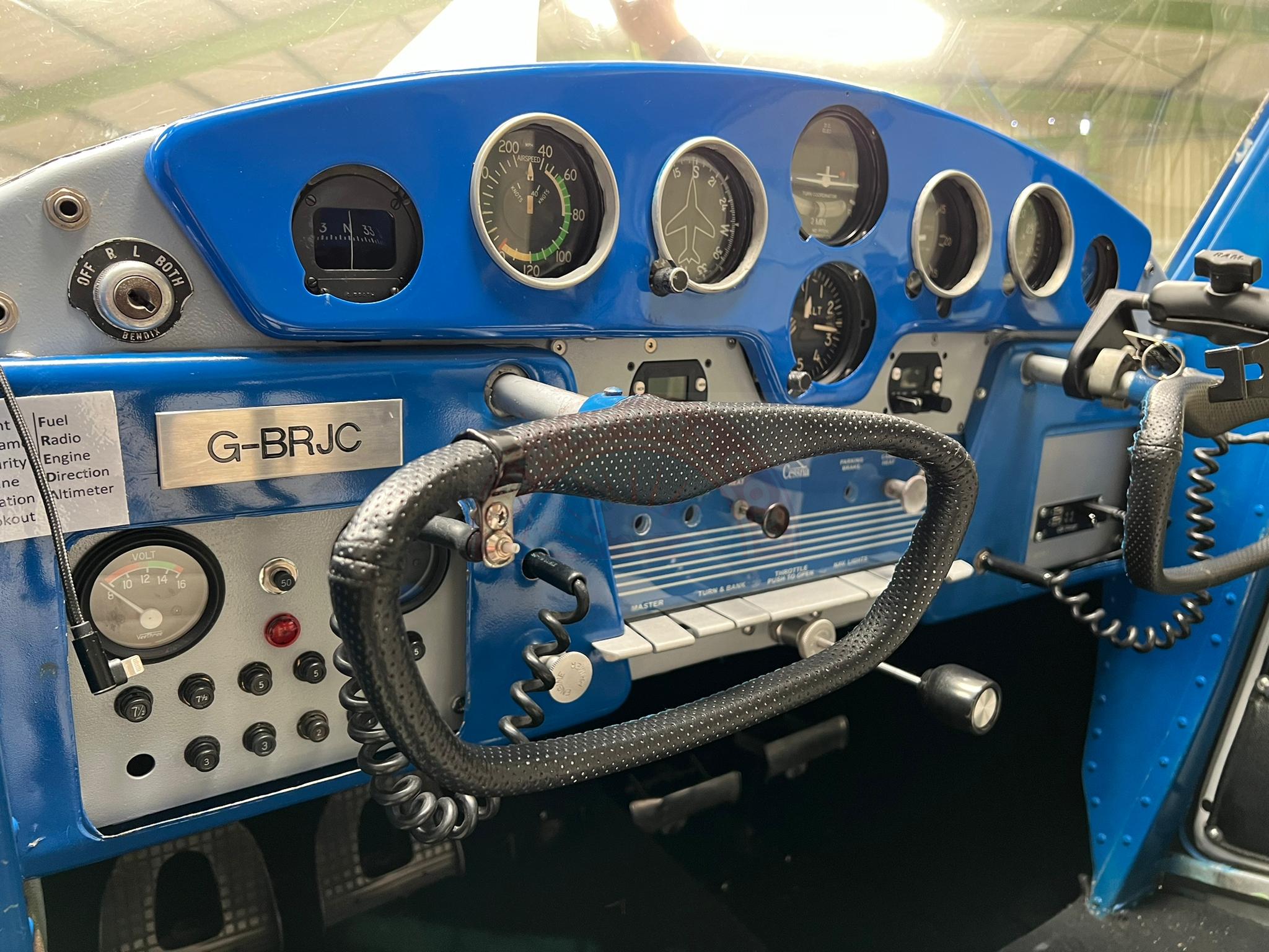 The sun shines on the mountains and trees (by Adam Kool on Unsplash)