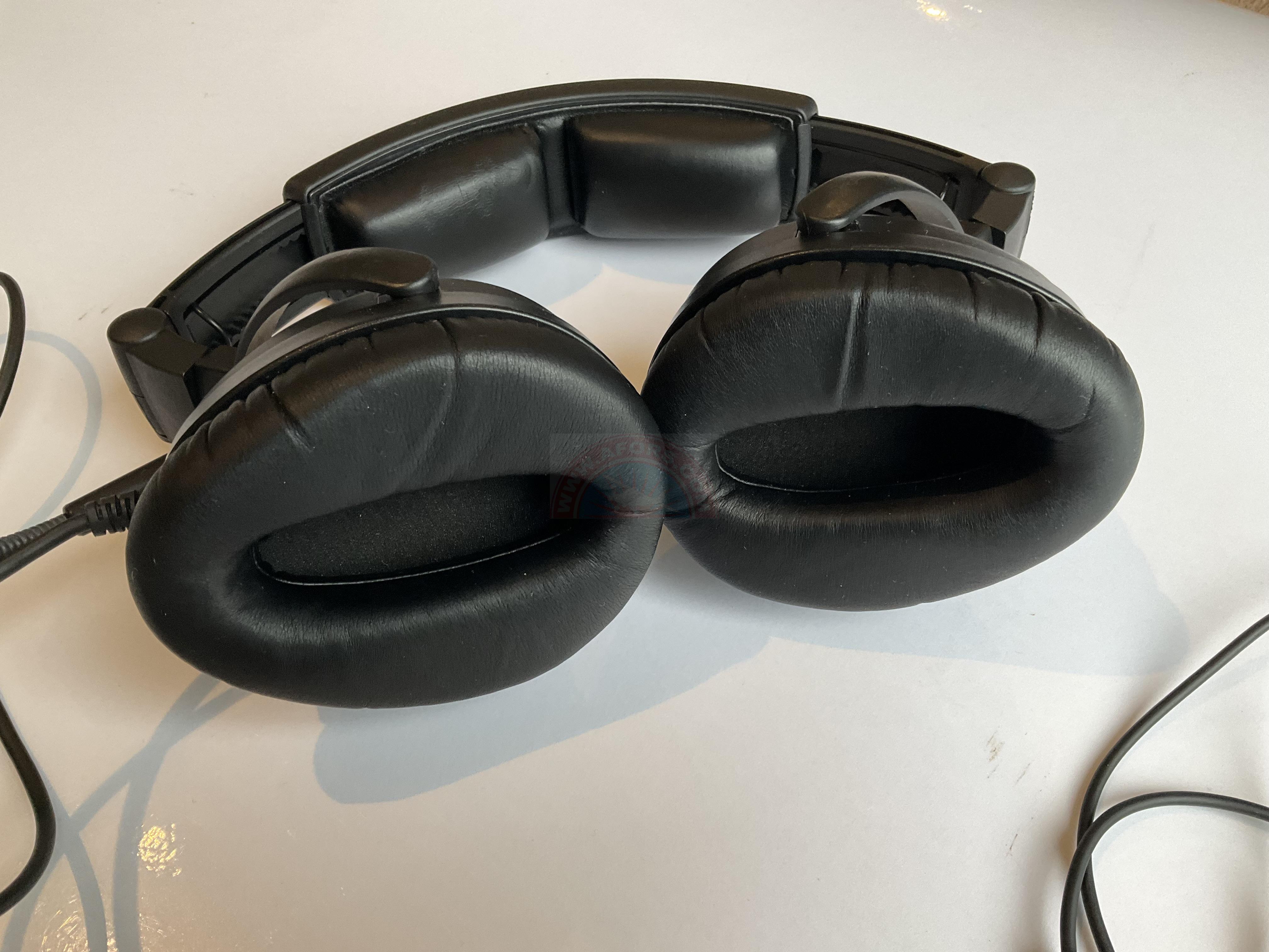 The sun shines on the mountains and trees (by Adam Kool on Unsplash)