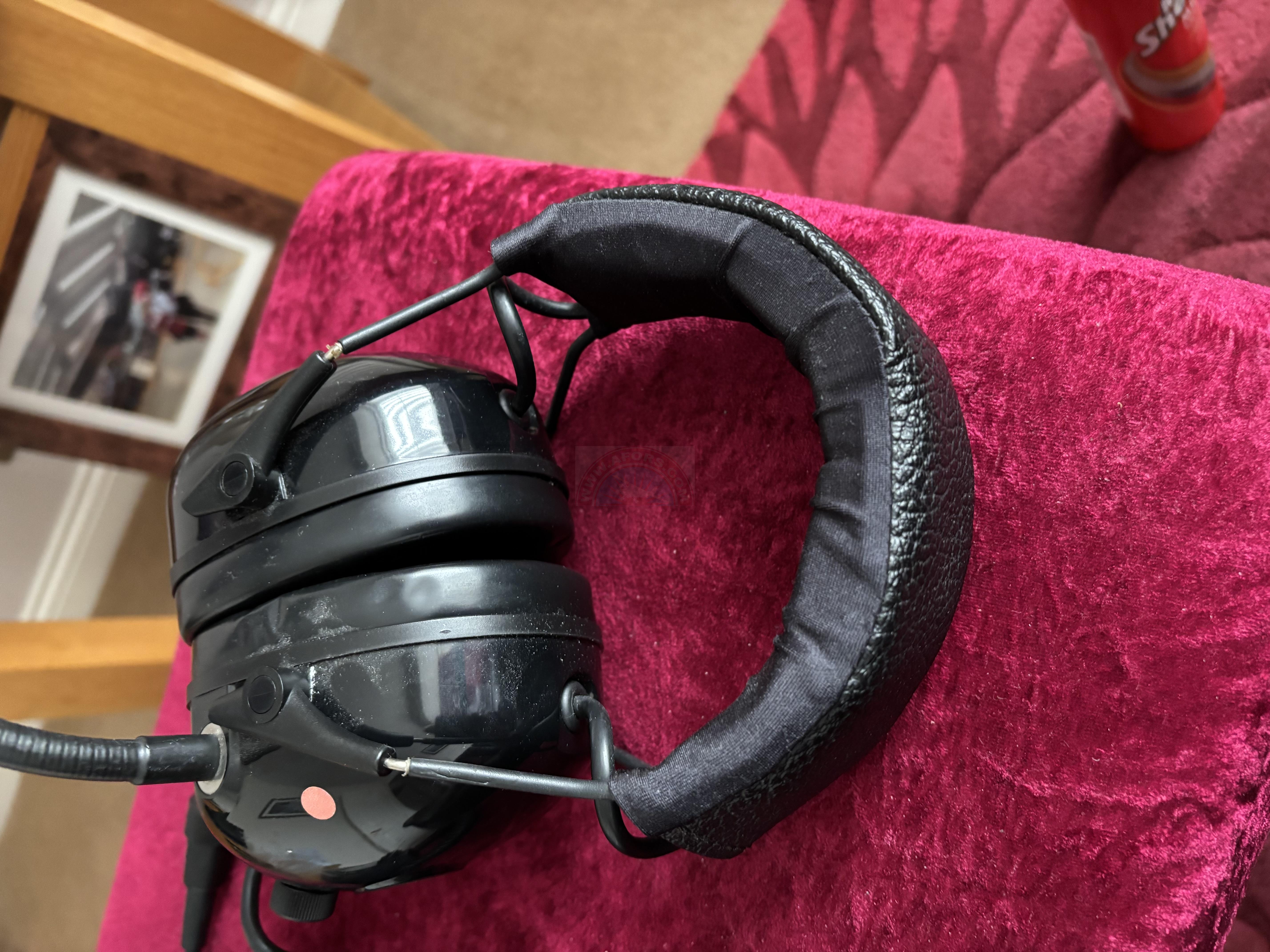 The sun shines on the mountains and trees (by Adam Kool on Unsplash)