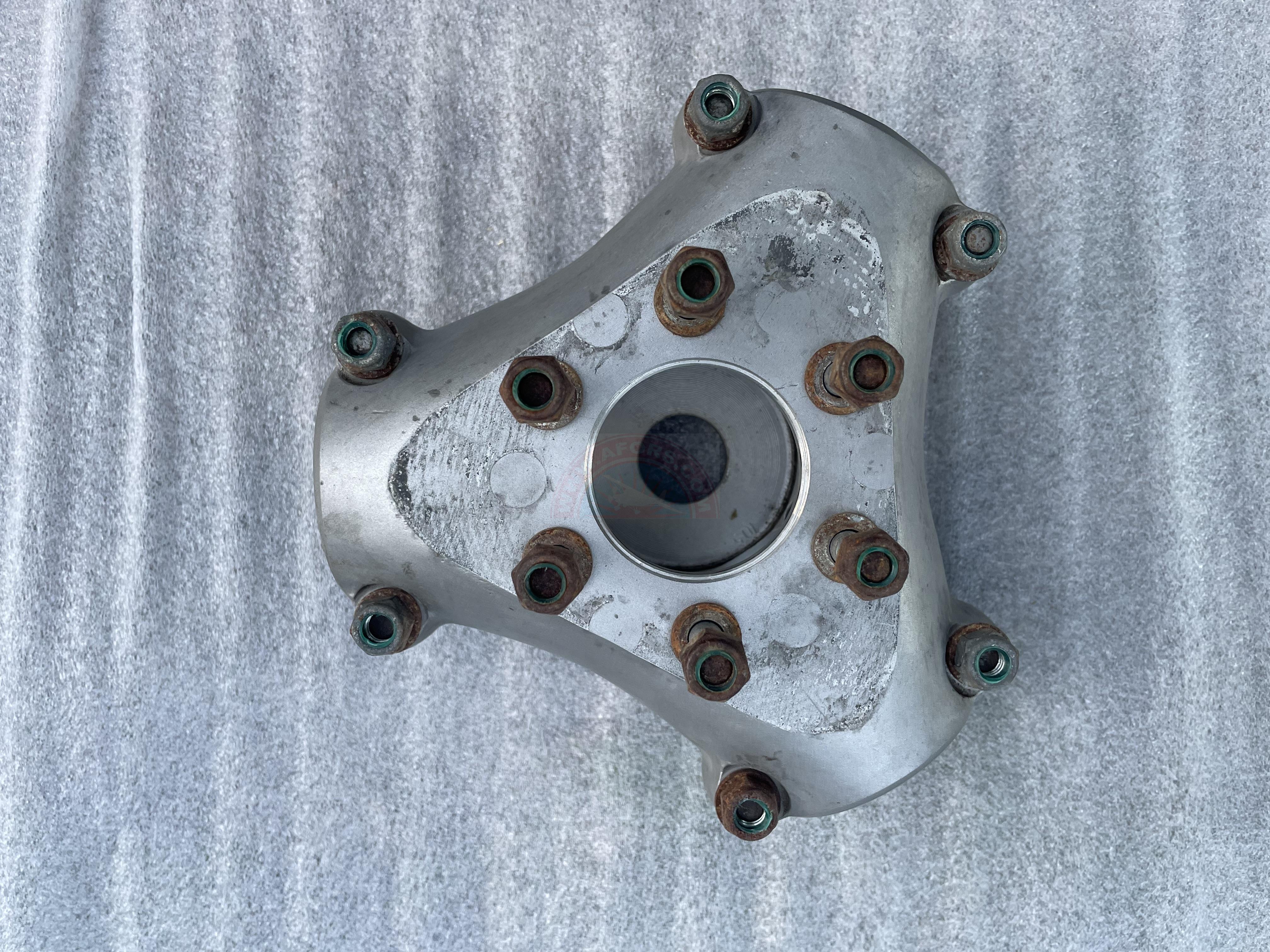 The sun shines on the mountains and trees (by Adam Kool on Unsplash)