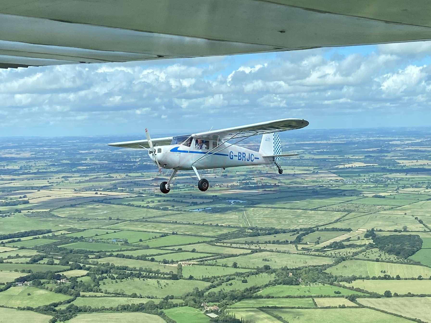 The sun shines on the mountains and trees (by Adam Kool on Unsplash)