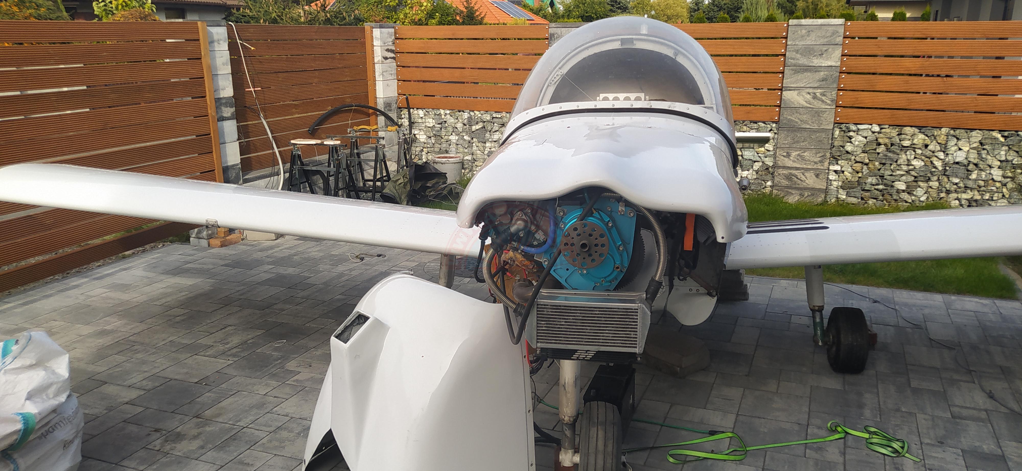 The sun shines on the mountains and trees (by Adam Kool on Unsplash)