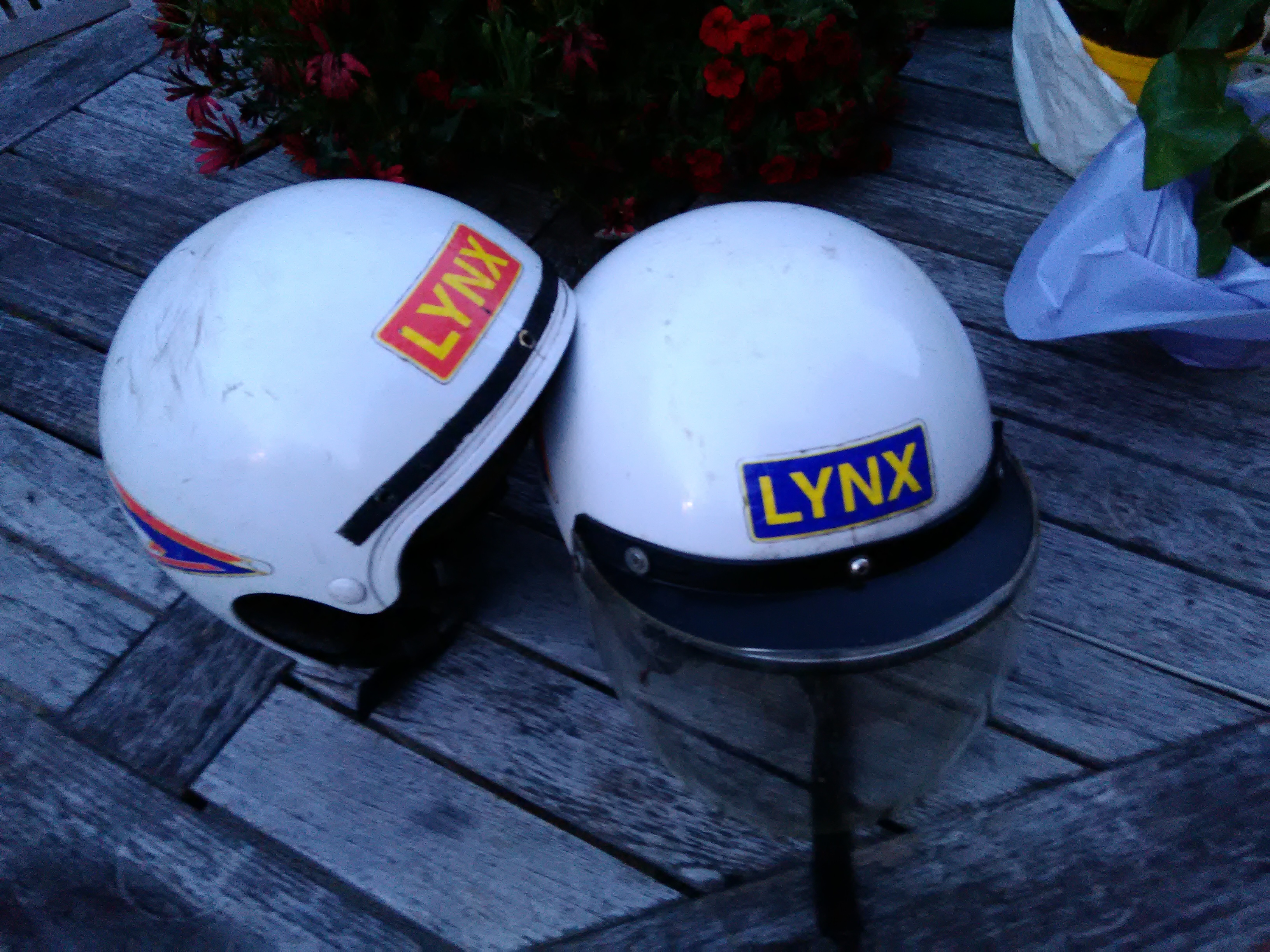 2 large lynx micro helmets afors advert No40999